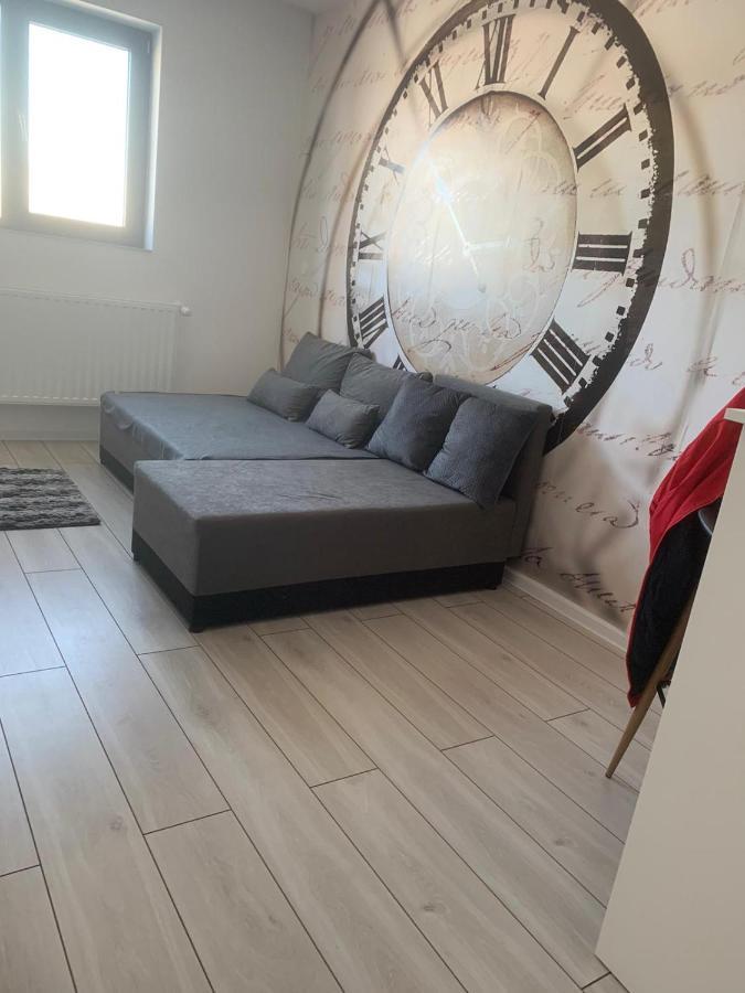 Apartalux Oradea Apartment Bagian luar foto